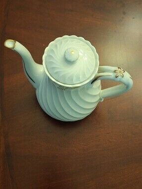 Vtg. Haviland Limoges "Ladore" White Porcelain Tea Pot With Ornate Gold Gilding.